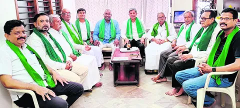 సీమ ప్రాజెక్టులకు పూర్తిస్థాయి నీరు విడుదల చేయాలి 