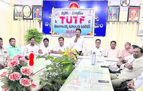 పాత పెన్షన్‌ అమలు చేయాలి 
