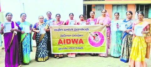 అన్నం పెట్టే రైతులకు సున్నం 