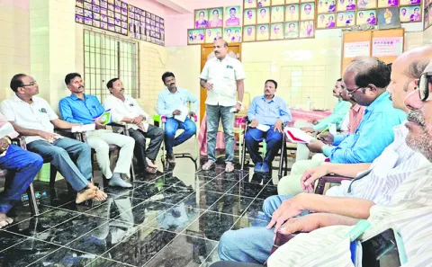 ఉమ్మడి సీనియారిటీ ప్రాతిపదికన ప్రమోషన్లు ఇవ్వాలి 