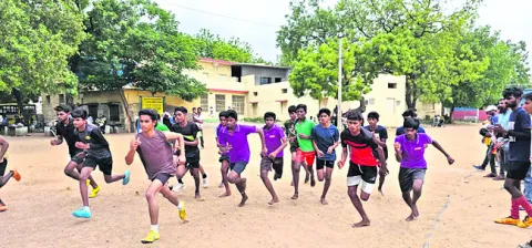 ఉత్సాహంగా జిల్లా స్థాయి అథ్లెటిక్స్‌ పోటీలు