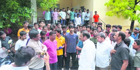 అక్షయపాత్ర ద్వారా విద్యార్థులకు నాణ్యమైన భోజనం