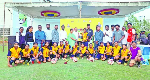క్రీడా సౌకర్యాలను సద్వినియోగం చేసుకోవాలి