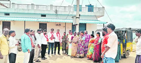 ఇందిరమ్మ ఇళ్లు మంజూరు చేయాలి