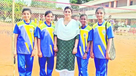 రాష్ట్ర స్థాయి పోటీలకు చీమకుర్తి క్రీడాకారిణిలు