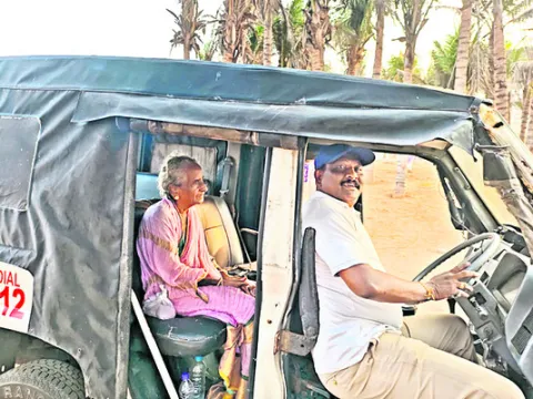 వృద్ధురాలిని రక్షించినమైరెన్‌ పోలీసులు 
