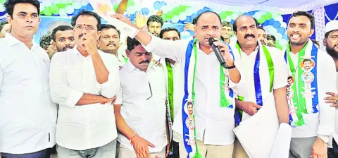 అబద్ధపు హామీలతో బాబు వంచన