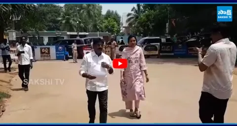 MP Mithun Reddy Wife Visuals At Rajahmundry Central Jail 1