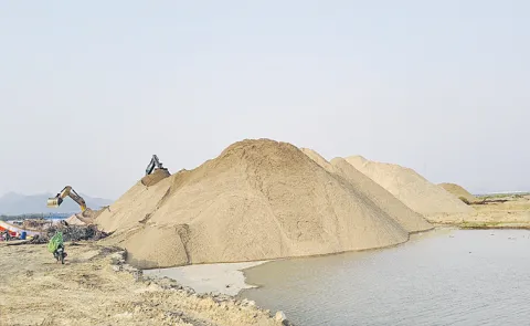Sand Mafia Major scam next to CM Chandrababu residence1