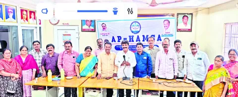 వైద్యశాఖ ఉద్యోగుల సమస్యలు పరిష్కరించాలి 