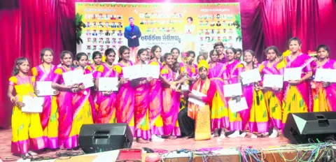 ‘నౌరోజ్‌ కళా బృందానికి’ రాష్ట్రస్థాయి గుర్తింపు 