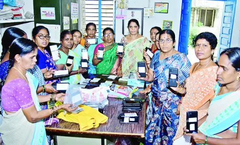 ఈ సెల్‌ఫోన్లు మాకొద్దు  