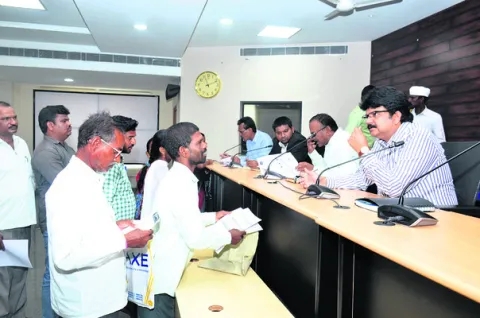 అర్జీలకు సత్వర పరిష్కారం చూపండి