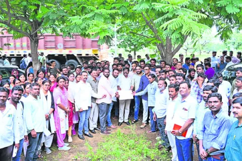 కార్యదర్శుల సమస్యలు పరిష్కరించాలి