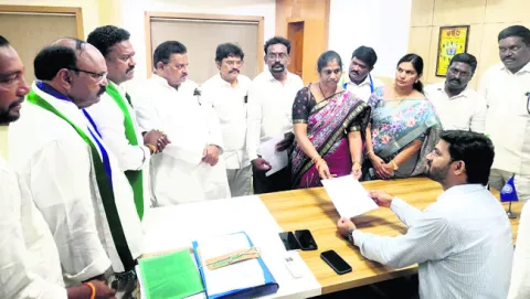 ప్రొటోకాల్‌ పాటించడం లేదని ఫిర్యాదు 