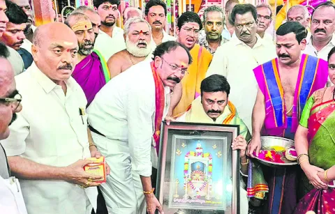 సుబ్బారాయుడి సేవలో డెప్యూటీ స్పీకర్‌ 