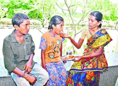 ●నా బిడ్డలకు భవిష్యత్‌ ఇవ్వండి..
