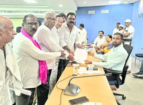 కోట బురుజు  కనుమరుగుకు కుట్ర
