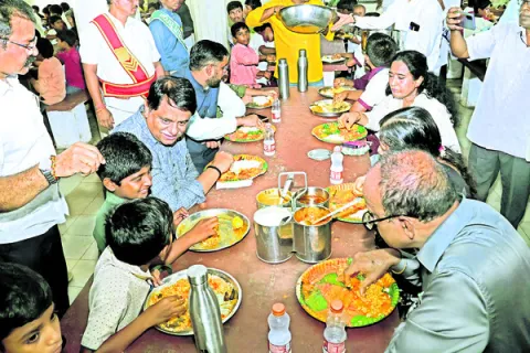 విద్యార్థుల ఉజ్వల భవిష్యత్‌కు కృషి