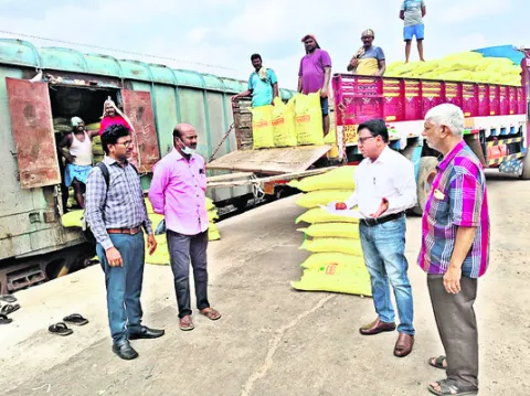 1321 టన్నుల యూరియా రాక 