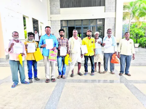 ఇందిరమ్మ ఇళ్ల బిల్లులు ఇప్పించాలి..