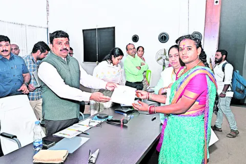 ఆరు పీఏసీఎస్‌లకు అవార్డులు  