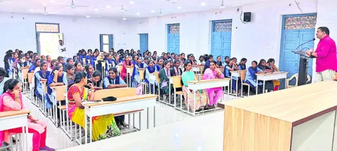 ఆధునిక టెక్నాలజీపై పట్టు సాధించాలి