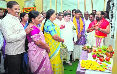 బీసీ బిల్లు ఆమోదింపజేస్తాం