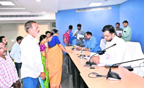 వినతులపై వెంటనే స్పందించాలి