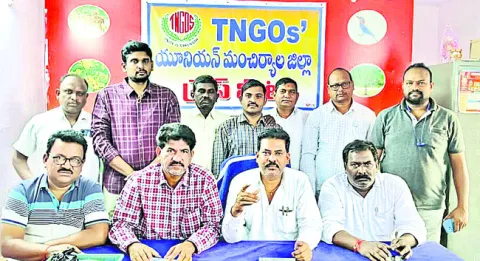 బీసీలకు 42శాతం రిజర్వేషన్లు కల్పించాలి