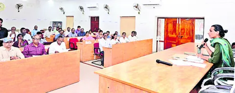 సీఎస్‌ఆర్‌ నిధులతో చేపట్టిన పనులను పూర్తి చేయండి 