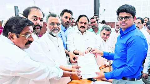 టీడీపీ నాయకులే ఎరువులు అమ్మేస్తున్నారు