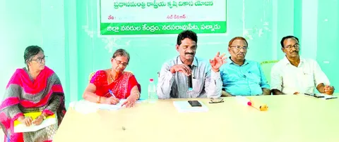 ఎరువుల వాడకంపై అవగాహన కల్పించాలి 