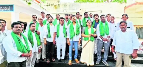 దళారు