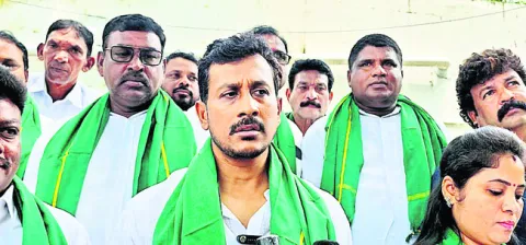 ● ఎరువుల సరఫరాలో ప్రభుత్వం విఫలం 
