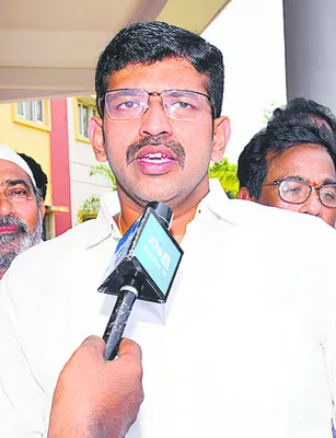 యూరియా కోసం అగచాట్లు 
