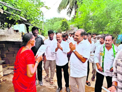 మోసాలు చేస్తున్న ప్రభుత్వానికి ఓటుతో బుద్ధి చెప్పండి