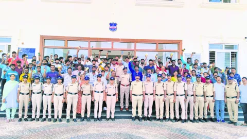 సెల్‌ఫోన్ల రికవరీలో సిబ్బంది కృషి ప్రశంసనీయం