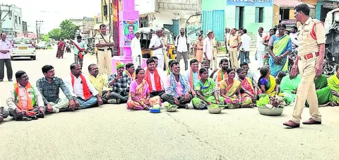 మార్కెట్‌యార్డు నిర్మించాలి
