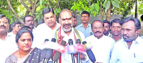బీసీ బిల్లుకు మోకాలడ్డుతున్న బీజేపీ