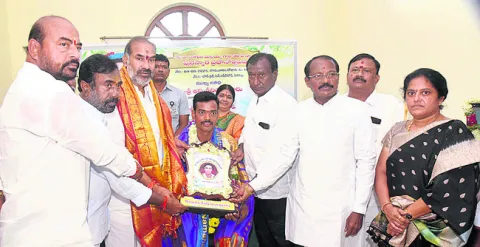 కళారంగానికి మల్లయ్య సేవలు చిరస్మరణీయం
