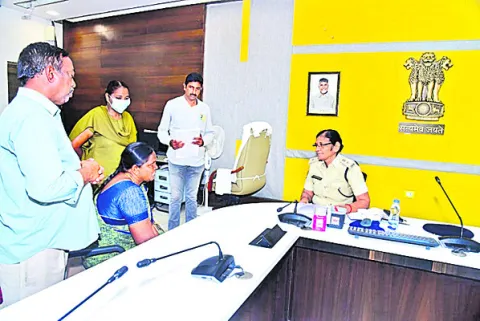 పోలీసు గ్రీవెన్స్‌కు 84 ఫిర్యాదులు 
