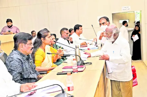 వినతులు పెండింగ్‌లో ఉండొద్దు..