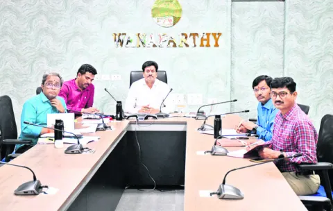 భూ భారతి దరఖాస్తులను పరిష్కరించాలి 