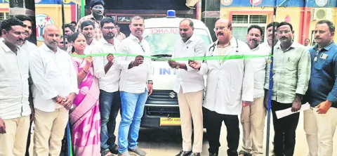 వైద్యశాలలో రాజకీయాలొద్దు