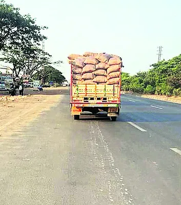 డీలర్ల చేతివాటం 