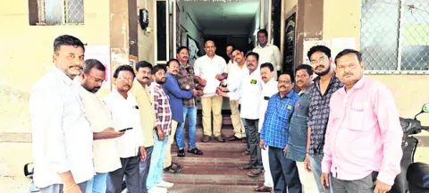 జర్నలిస్టుల సమస్యల పరిష్కారానికి వినతి 