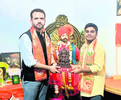 గిత్తే కార్తీక్‌కు ఆర్థికసాయం