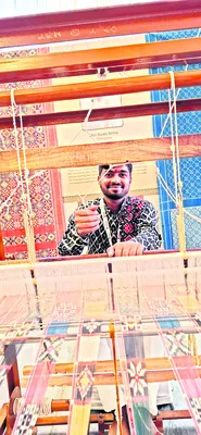 పదహారు ఆకృతులతో తేలియా రుమాల్‌పై..