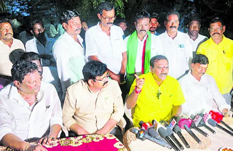 ప్రమాదంలో శ్రీశైలం జలాశయం 